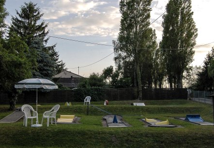 Abendsonne &uuml;ber Minigolfplatz am Hotel HANSA, &copy; R&uuml;ber