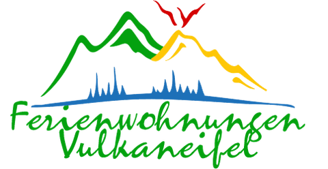 Ein stilisiertes Logo mit Bergen in verschiedenen Farben. Darunter steht "Ferienwohnungen Vulkaneifel".
