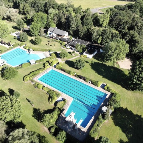 Vue aérienne de la piscine de Pellenz, © VG Pellenz/Auer