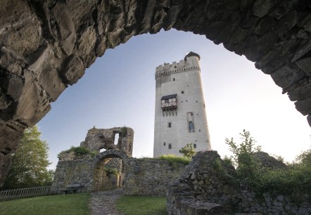 Burg Olbr&uuml;ck Turm, &copy; Vulkanregion Laacher See