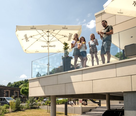 ET-2023-116-Klostergaststätte, Laacher See--&copy;Eifel Tourismus GmbH, Dominik Ketz, &copy; Eifel Tourismus GmbH, Dominik Ketz