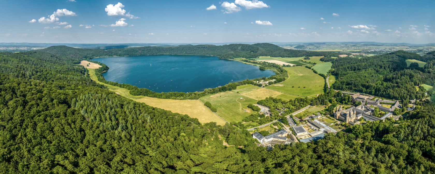 ET-2023-195-Abtei Maria Laach, Laacher See--&copy;Eifel Tourismus GmbH, Dominik Ketz, &copy; Eifel Tourismus GmbH, Dominik Ketz