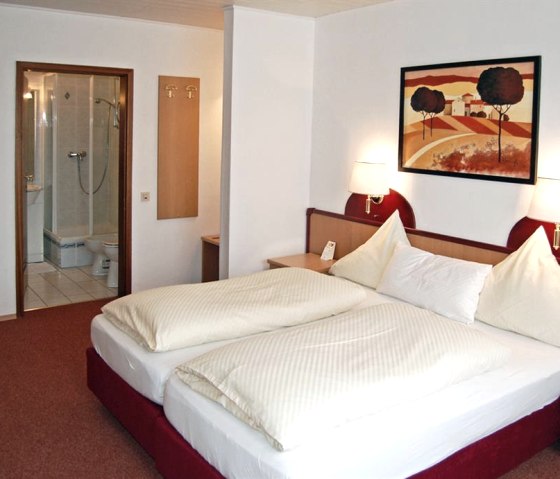 Chambre double/triple avec salle de bain, © A. Rüber