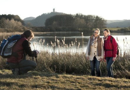 Rodder Maar mit Sicht auf Burg Olbr&uuml;ck, &copy; VG Brohltal