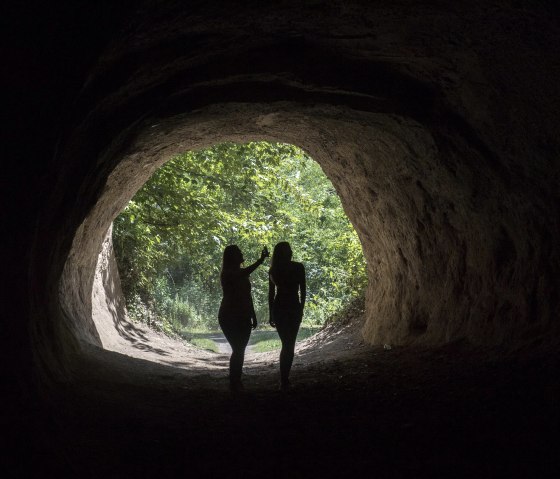 In der H&ouml;hle, &copy; Vulkanregion Laacher See/Kappest