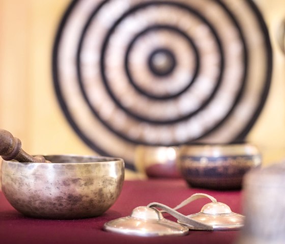 Singing bowls, © Sigrid Hergarten