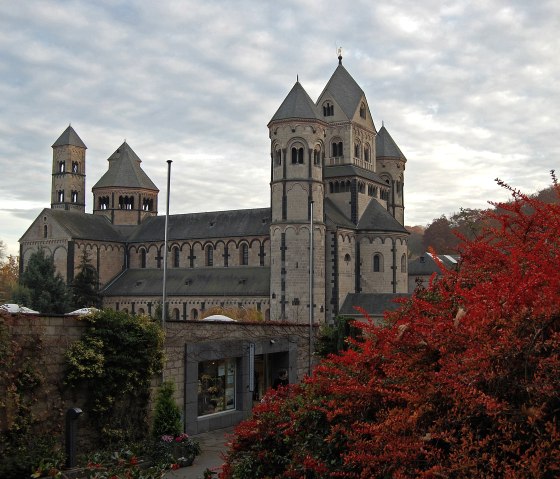 Abbey Maria Laach in autumn, &copy; A. R&uuml;ber