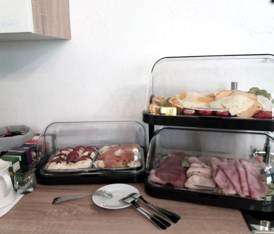 K&uuml;hlvitrine f&uuml;rs Fr&uuml;hst&uuml;ckbuffet