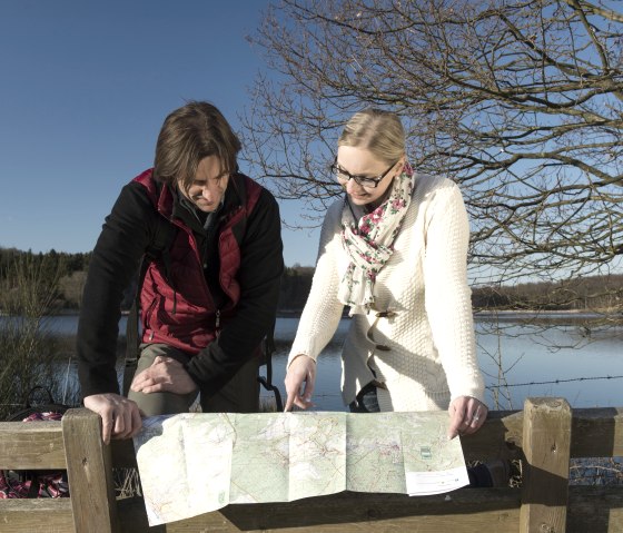 Eifelladder - Wandelaar met kaart, &copy; Kappest