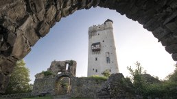 Burg Olbr&uuml;ck Turm, &copy; Vulkanregion Laacher See