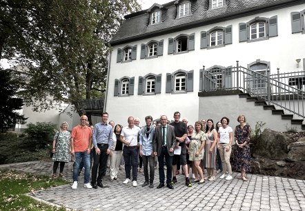 Die Jahreshauptversammlung des Tourismusverbandes Ferienregion Maria Laach fand im G&auml;stehaus im Schlosspark in Saffig statt. Foto: Stefan Pauly/VG-Verwaltung Mendig  , &copy; VG Mendig, S. Pauly