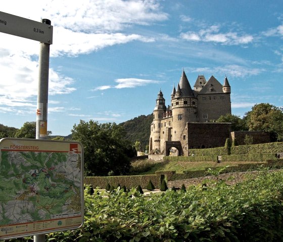 Schloss B&uuml;rresheim im Nettetal bei Ettringen/Mayen, &copy; A. R&uuml;ber