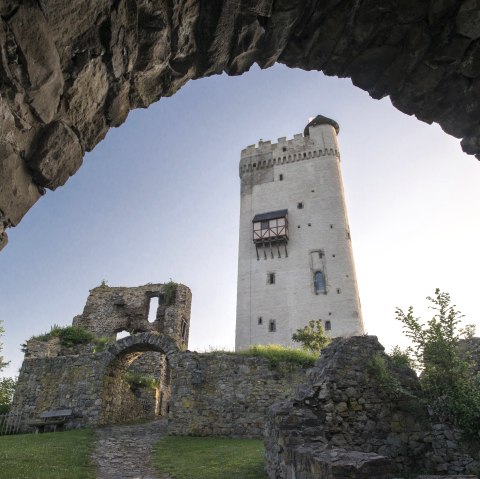 Burg Olbrück Turm, © Vulkanregion Laacher See