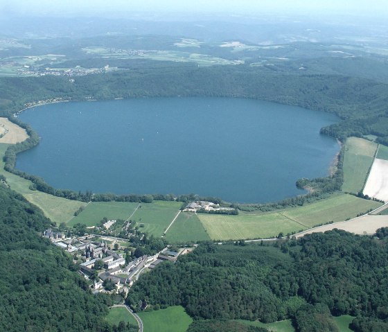 Luftbild Laacher See, &copy; Walter M&uuml;ller