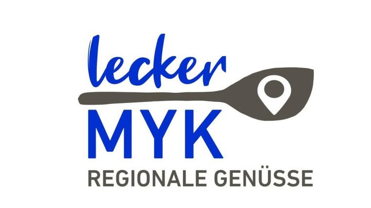 Ein Logo für regionale Genüsse mit dem Schriftzug "lecker MYK" und einem Kochlöffel. Es symbolisiert die Verbindung zur regionalen Küche.