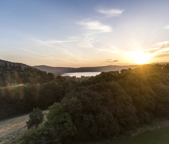 Laacher See bei Sonnenaufgang, &copy; Vulkanregion Laacher See/Kappest