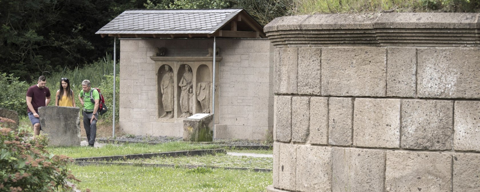 Tumuls & Stelengrab, © Kappest/Vulkanregion Laacher See