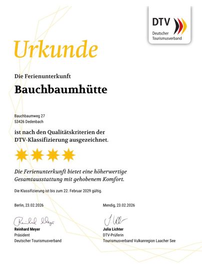 Das Bild zeigt eine Urkunde für die Ferienunterkunft "Bauchbaumhütte". Die Unterkunft wurde mit fünf Sternen nach den Qualitätskriterien des DTV ausgezeichnet.