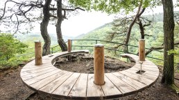 Banc en fer à cheval à Eifel-Blick Perdsley, © Eifel Tourismus GmbH, Dominik Ketz
