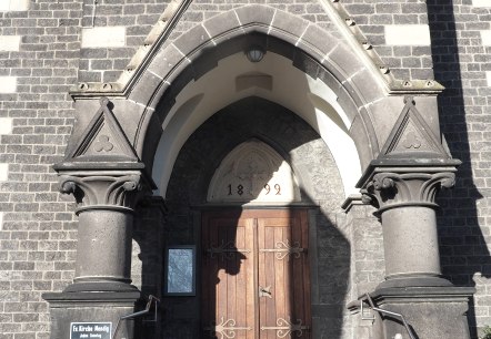 Evangelische Kirche Mendig - Eingang, &copy; VG Mendig/Neideck