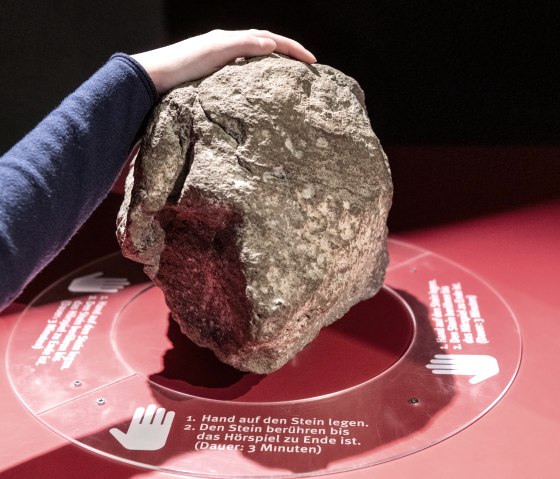 Welche Geschichte erz&auml;hlt der Stein im Lava-Dome?, &copy; Eifel Tourismus GmbH, D. Ketz