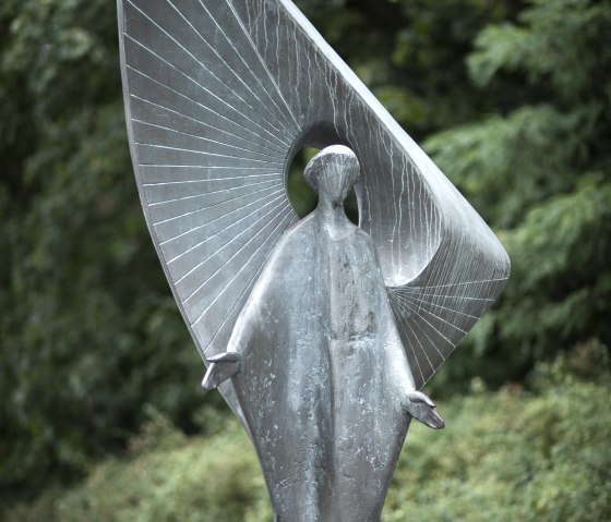 Bronzeengel, &copy; Kappest/Maria Laach