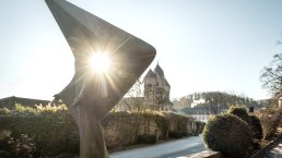 Sonnenaufgang an der Abteikirche Maria Laach, © Eifel Tourismus GmbH, D. Ketz