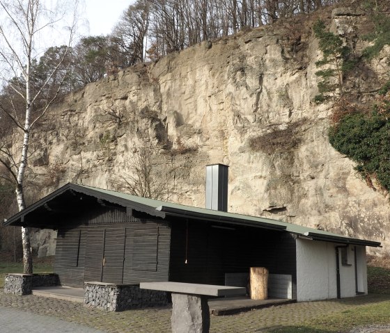 H&uuml;tte an der Tuffsteilwand, &copy; VG Mendig/Neideck