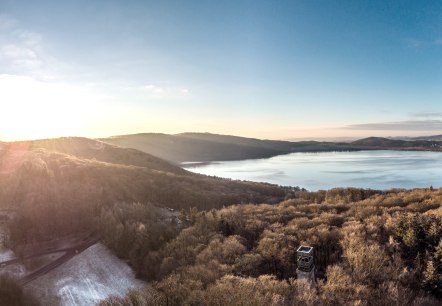 Der Laacher See im winterlichen Sonnenaufgang, &copy; Eifel Tourismus GmbH/D. Ketz
