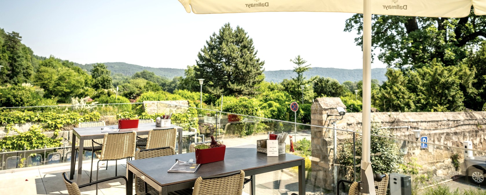 Klostergaststätte Maria Laach, Terrasse, © Eifel Tourismus GmbH, Dominik Ketz