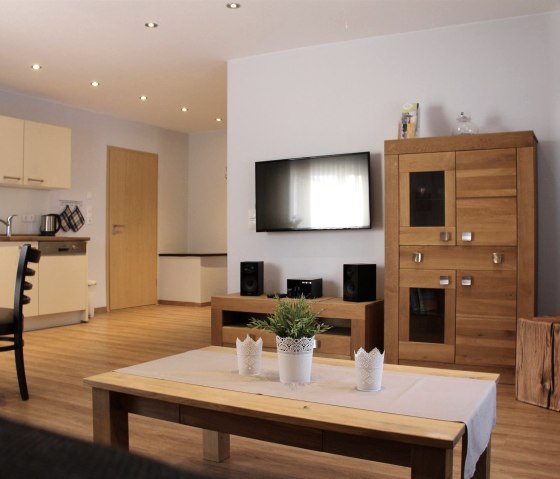 Wohnzimmer Ferienwohnung "Nette-Schiefer-Pfad", © Klaus Schwarz