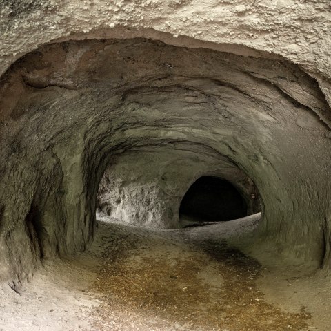Beeindruckende Trassh&ouml;hlen, &copy; Eifel Tourismus GmbH, Dominik Ketz