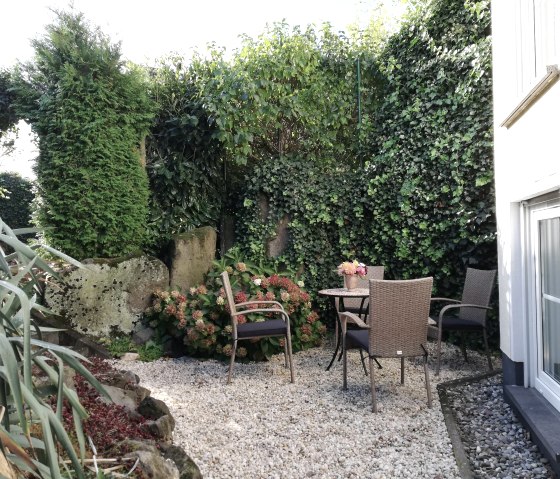 Zithoek in de tuin, © C. Lengyel