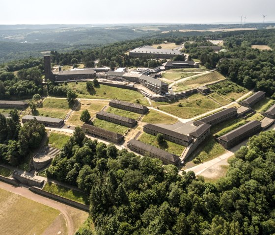Vue sur Vogelsang IP depuis le sentier de l'Eifel, © Eifel Tourismus GmbH, D. Ketz