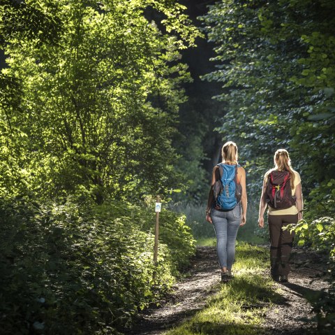 Geocache-Abstecher - Laachus angelt in Obermendig 1, &copy; Rhein-Mosel-Eifel-Touristik/Klaus-Peter Kappest