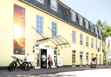 Besuch im Vulkanpark Infozentrum, &copy; Eifel Tourismus GmbH, Dominik Ketz
