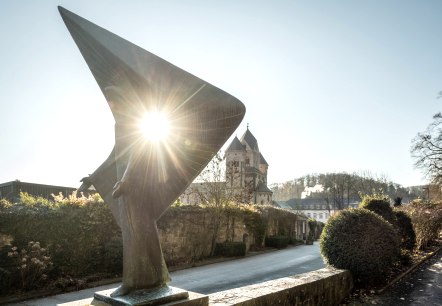 Sonnenaufgang an der Abteikirche Maria Laach, © Eifel Tourismus GmbH, D. Ketz