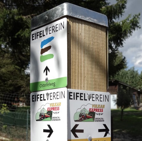 Markierungszeichen Osteifelweg, &copy; Vulkan-Expre&szlig;/M.Hergarten