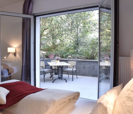 Private Terrasse des barrierefreien Zimmers, © A. Rueber