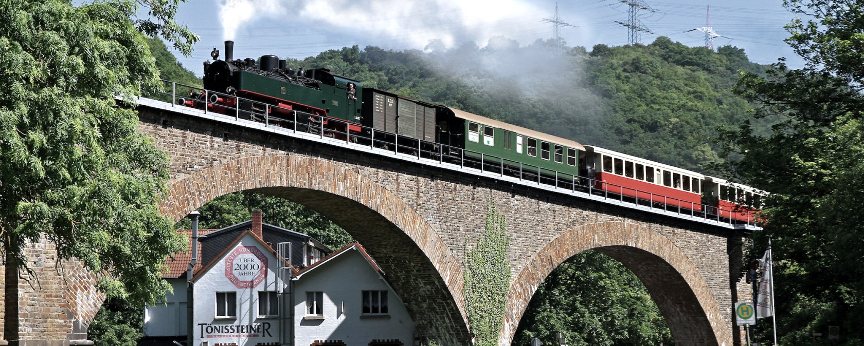 Osteifelweg mit Vulkan-Expre&szlig;, &copy; Walter Br&uuml;ck