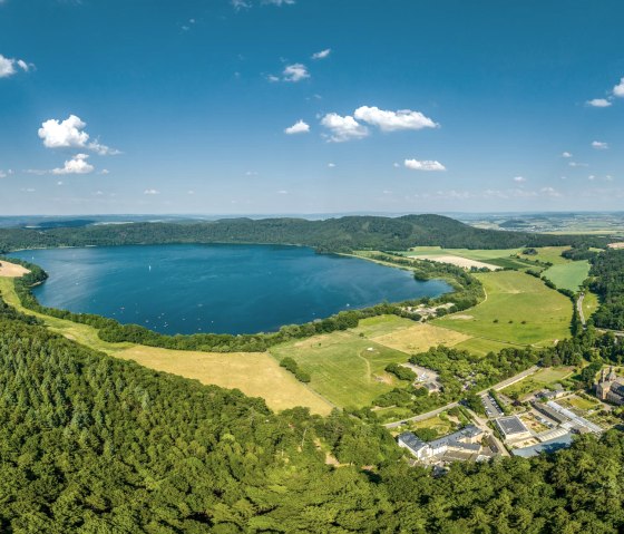 Maria Laach mit Laacher See, &copy; Eifel Tourismus GmbH, Dominik Ketz