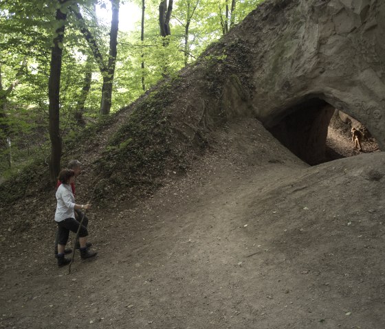Dans les grottes de trass de la vall&eacute;e de Brohl se d&eacute;voile la beaut&eacute; brute d'un paysage volcanique mill&eacute;naire, &copy; Klaus-Peter Kappest