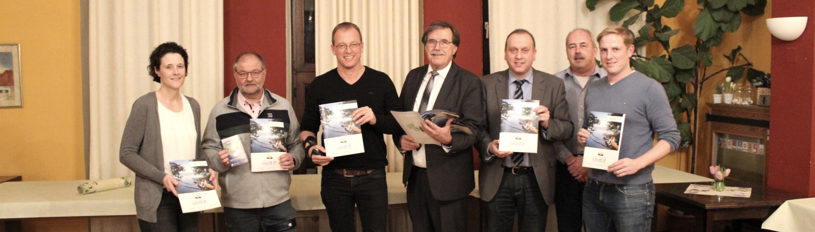 Verbandsversammlung Zweckverband Vulkanregion Laacher See 2020: v.l.n.r.: Heike Werf, Karl Gundert, J&ouml;rg Lempertz, Klaus Bell, Johannes Bell, Frank Neideck und Andreas Schmitt. Foto: Annika Chagas da Silva, &copy; Vulkanregion Laacher See