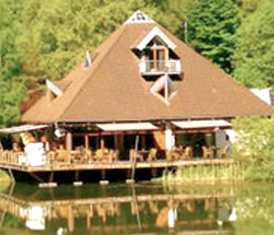 Buitenaanzicht dichtbij, © Eifeler Seehütte