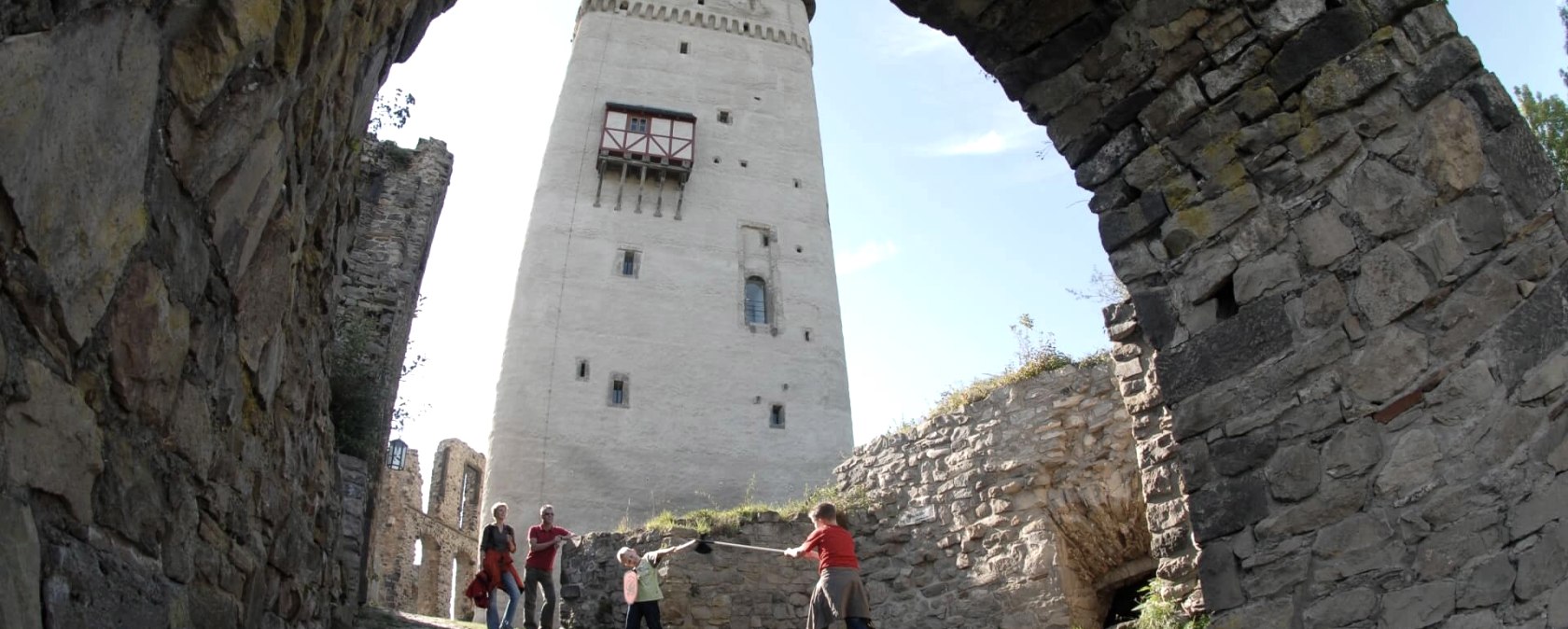 Bild Station 6 - Burg Olbr&uuml;ck, &copy; Kappest/Vulkanregion Laacher See