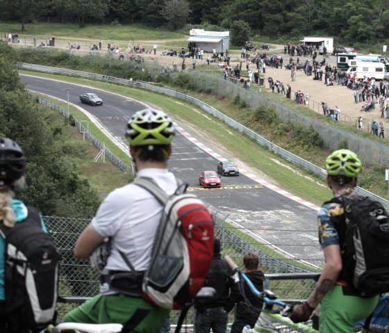 The cycle tour on the Vulkan-Rad-Route Eifel leads past the N&uuml;rburgring, &copy; TI Hocheifel-N&uuml;rburgring/R. Schanze