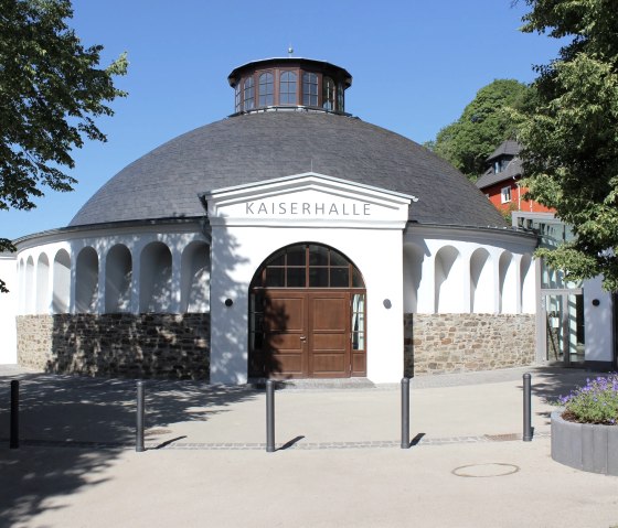 Kaiserhalle au&szlig;en, &copy; OG Burgbrohl