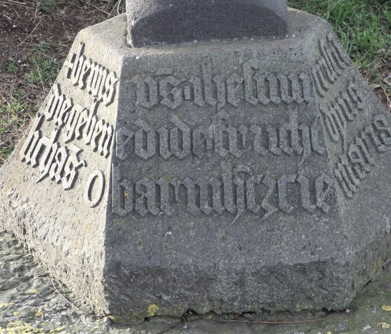 Golokreuz - Inschrift, &copy; VG Mendig/Neideck