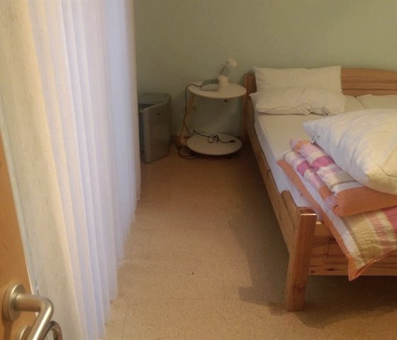 Freifläche neben Bett links DZ