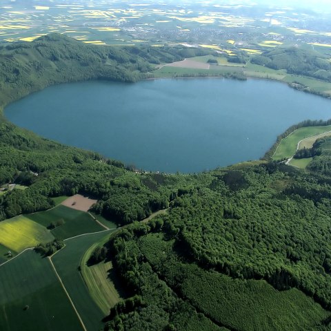 Laacher See aus der Vogel Perspektive, &copy; Copyright Walter M&uuml;ller